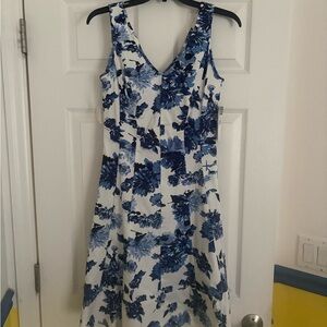 Chaps NWT Floral Blue and White Sleeveless Dress size 2